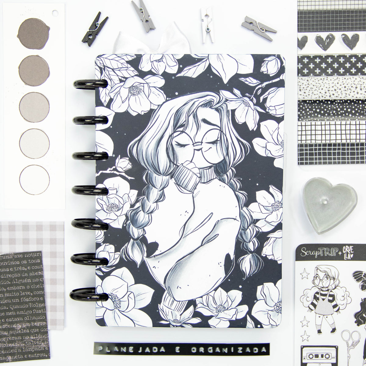 Caderno preto e branco